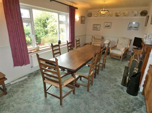 Lounge/Dining Room