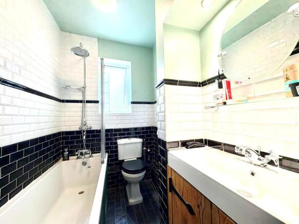 3 bed House to rent Image 7