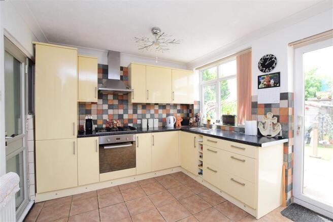Kitchen/ Breakfast Area