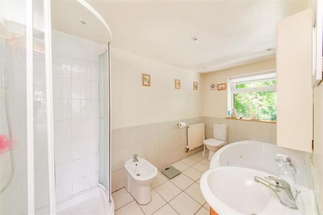 EN-SUITE BATHROOM TO BEDROOM ONE