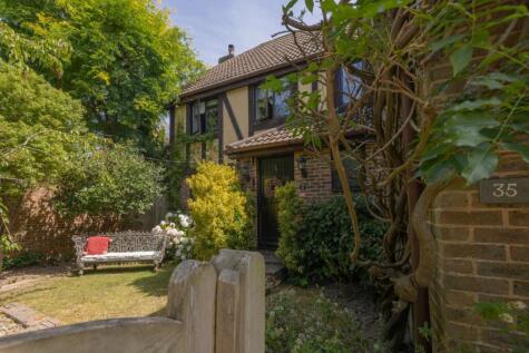 Elm Way, Heathfield