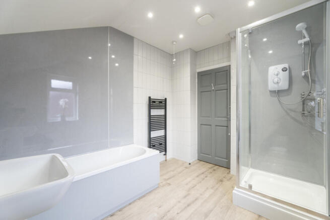18SR - Bathroom