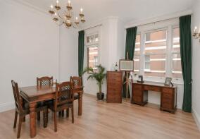 104, Clarence Gate Gardens, Glentworth Street, London NW1 6QP