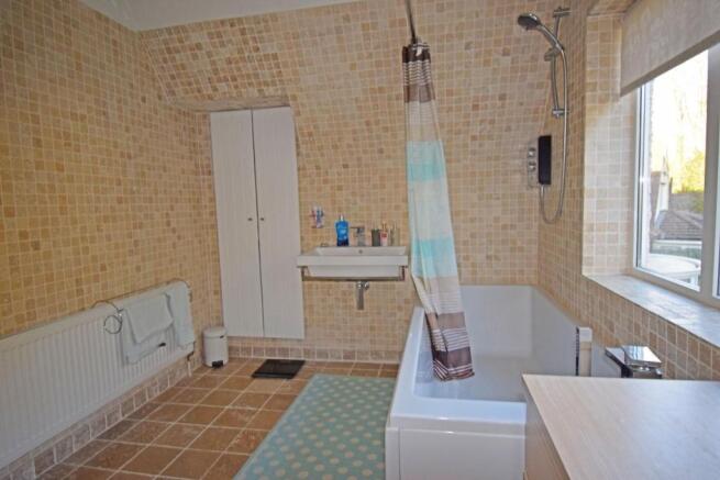 136 Old Birmingham Road, bathroom 2.jpg