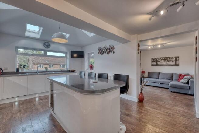 Kitchen / Family ...