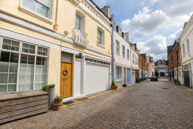 2 bedroom duplex mews flat to rent