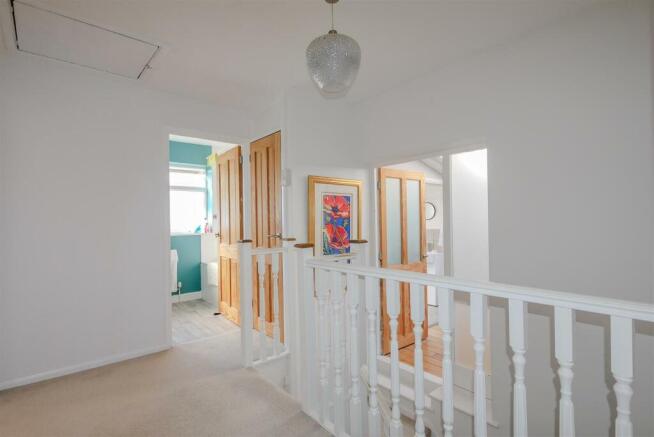 FIRST FLOOR LANDING