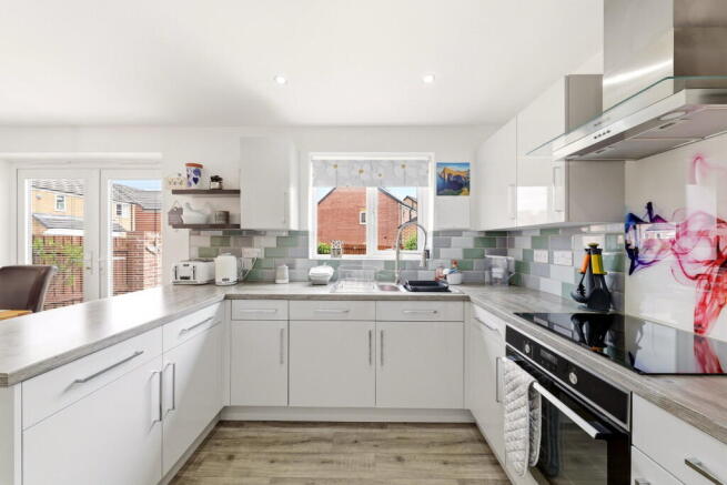 4 bed Detached for sale Image 7