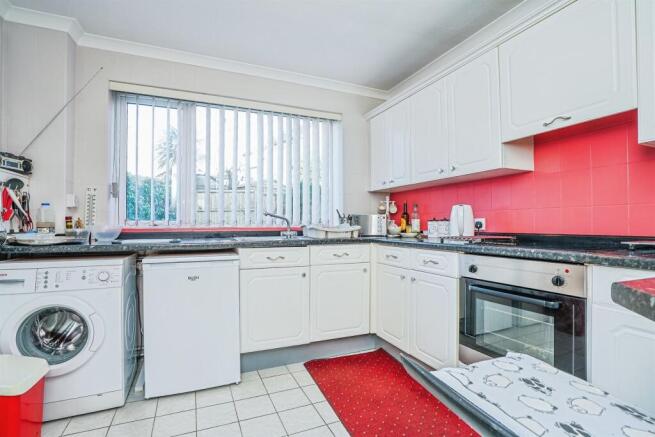 4 bed Semi-Detached for sale Image 8