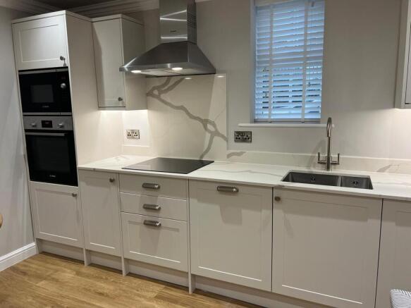2 bed Apartment to rent Image 11
