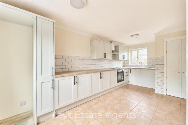 OPEN PLAN KITCHEN & DINING SPACE