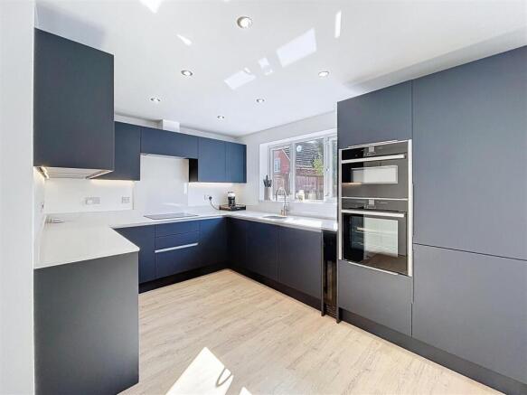 Open Plan Kitchen & Breakfast Area.