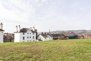 Flat 4b, 16, Cotmandene, Dorking RH4 2BT
