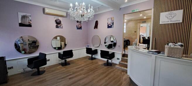 Front salon 51 b.jpg