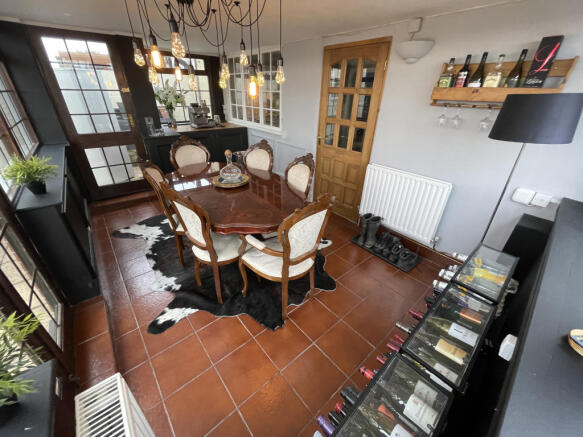 Family/Dining Room (2)