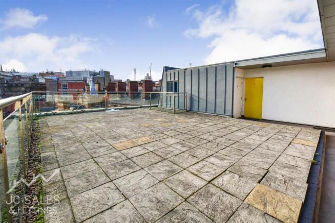 2 bed Apartment to rent Image 12