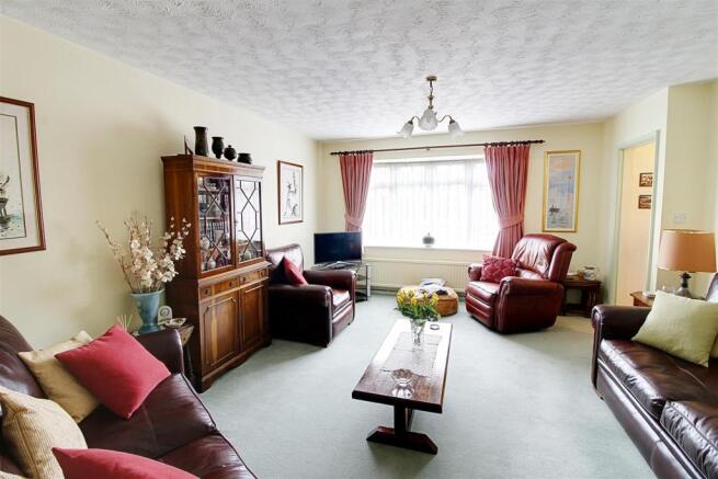 lounge 1.jpg