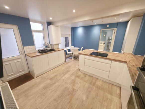 Kitchen (2)