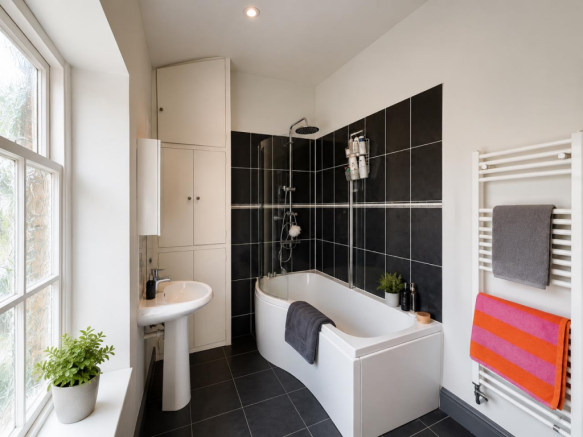 2 bed Terraced to rent Image 4