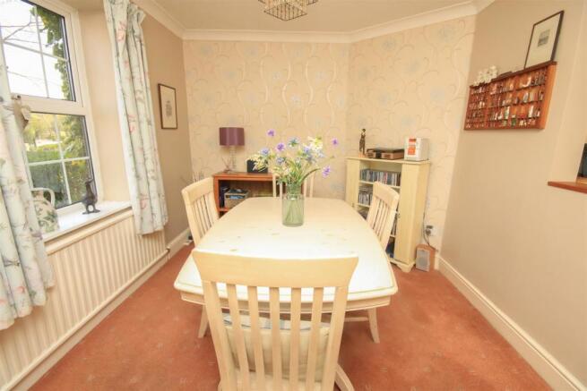 SEPARATE DINING ROOM