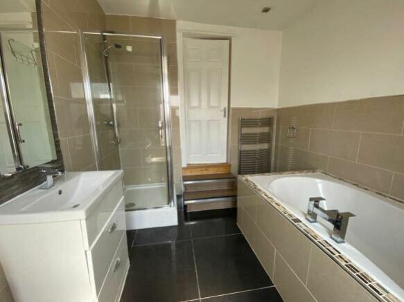 4 bed Terraced to rent Image 4