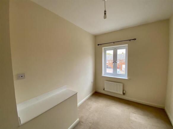 12 Bramble Walk bed 2.jpg