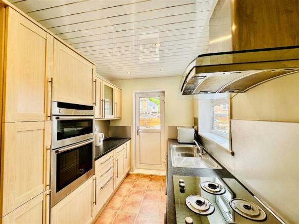 kitchen 2.jpg