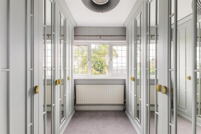 bedroom/dressing room
