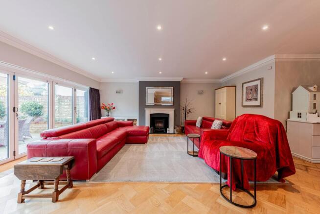 Living/Dining Room (3)
