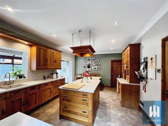 4 bed Detached for sale Image 5