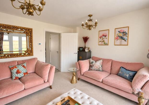 Living room pic 2.jpg