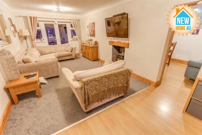 LIVING ROOM: