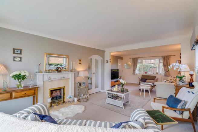 4 bed Detached for sale Image 4