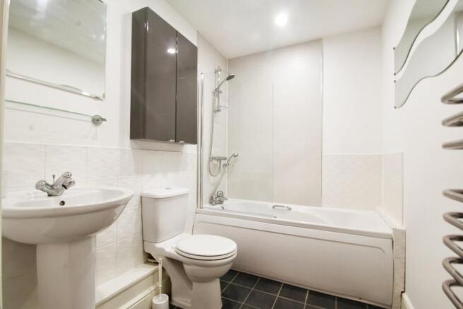 2 bed Apartment to rent Image 7