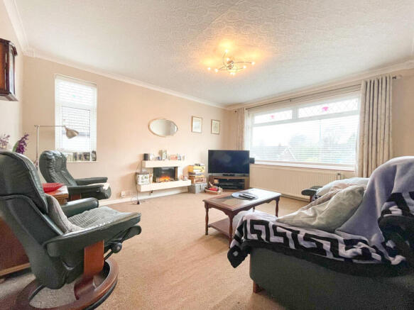 Edinburgh Drive, Woodley photo 4