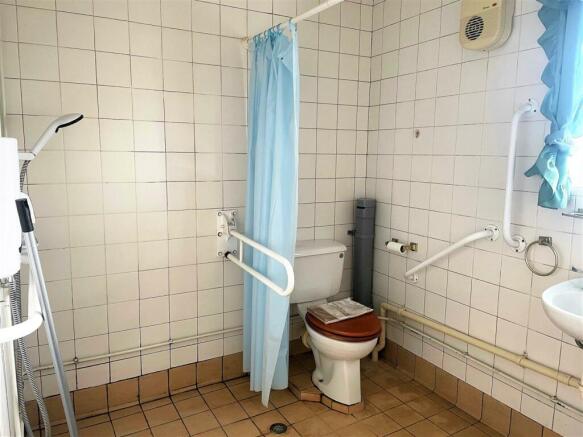 3 Holbrook View - Wet Room.jpg