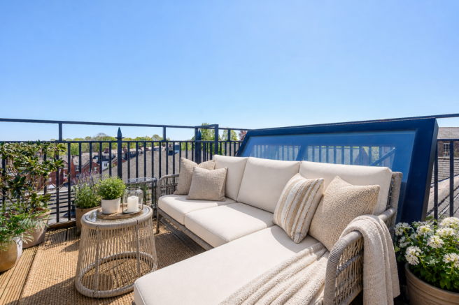 2 bed Apartment for sale Image 2