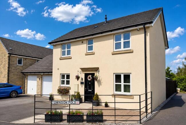 3 bed Link Detached House for sale in keighley