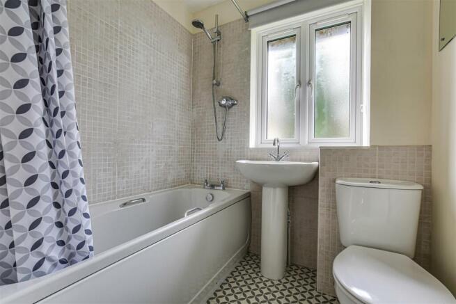 10 Bathroom.jpg