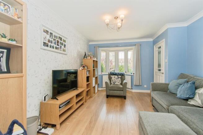 4 bed Detached for sale Image 2
