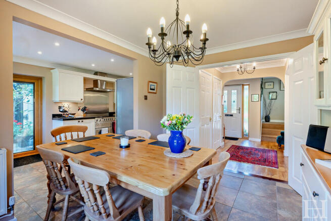 8616740-interiorW...