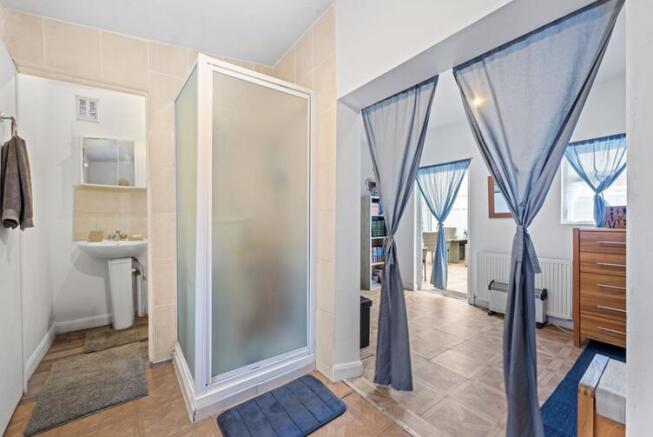 Annexe Shower Room