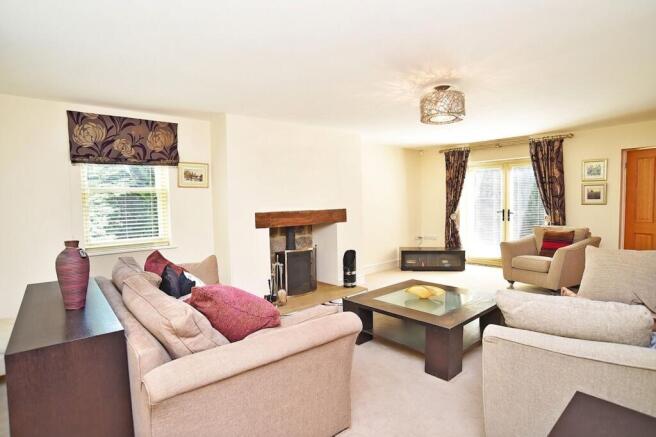 6 bed Detached for sale Image 5