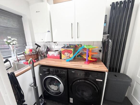 3 bed Semi-Detached for sale Image 12