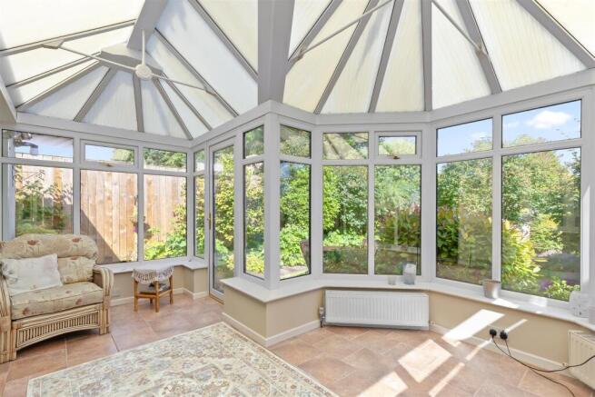4 bed Semi-Detached for sale Image 10