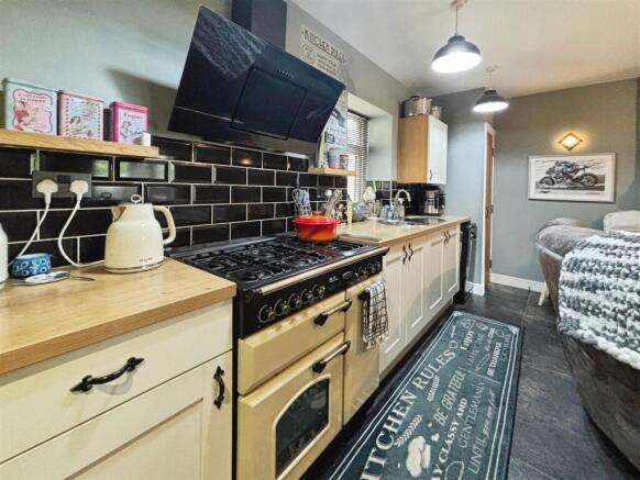 2 bed Terraced for sale Image 4