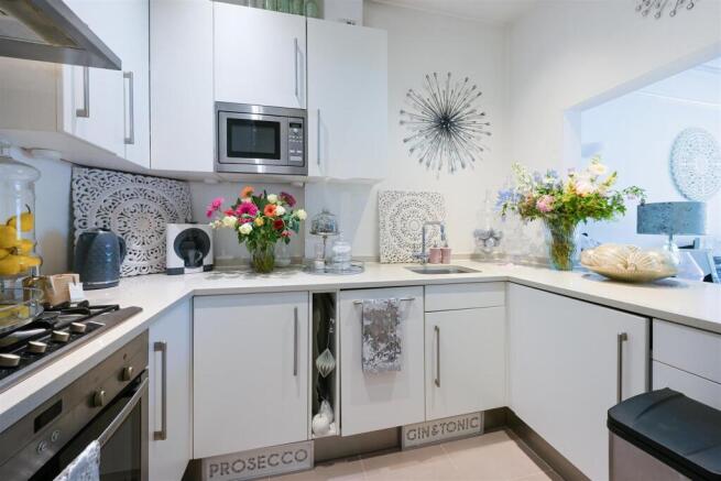 FLAT 4, 1 TOWER COURT- (10).jpg