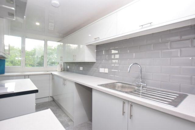 3 bed Apartment to rent Image 4