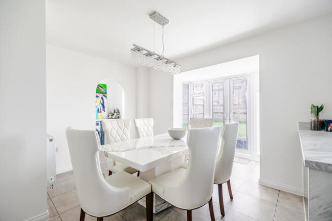 4 bed Detached for sale Image 4