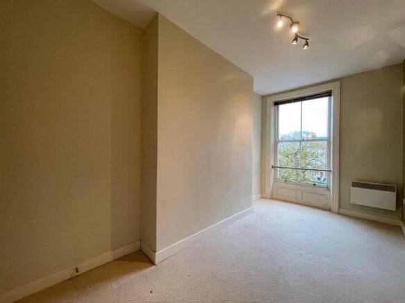 2 bed Apartment to rent Image 10